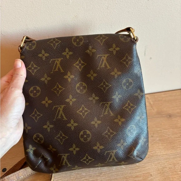 Authentic Louis Vuitton salsa crossbody - Picture 5 of 8